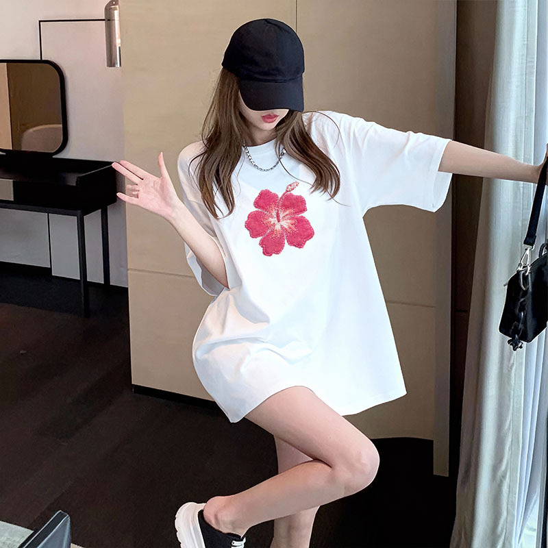 European Style Oversized Short-Sleeve T-Shirt for Women, Summer Mid-Length Style That Covers the Hips and Buttocks, Paired with Shark Pants, Looks Good with Clothes