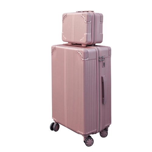 Универсальный чемодан, подходит для студента