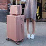 Универсальный чемодан, подходит для студента