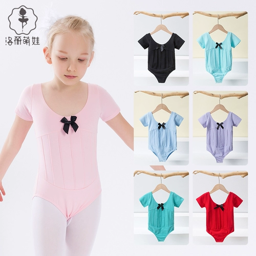 Танцевальная служба дети и девочки практикуют девочки национальный танце