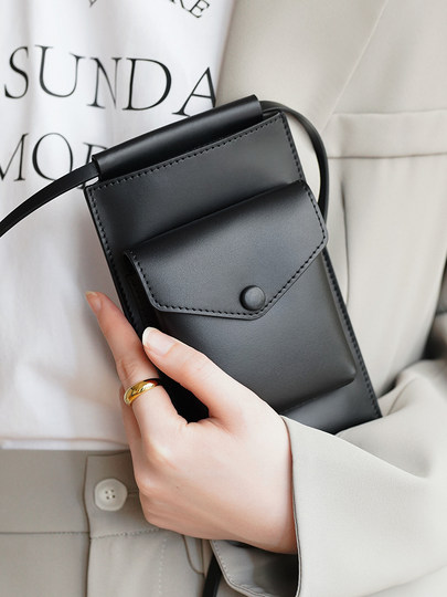 南依原创真皮手机包女斜挎小众随身手机袋2025新款放手机的小包包