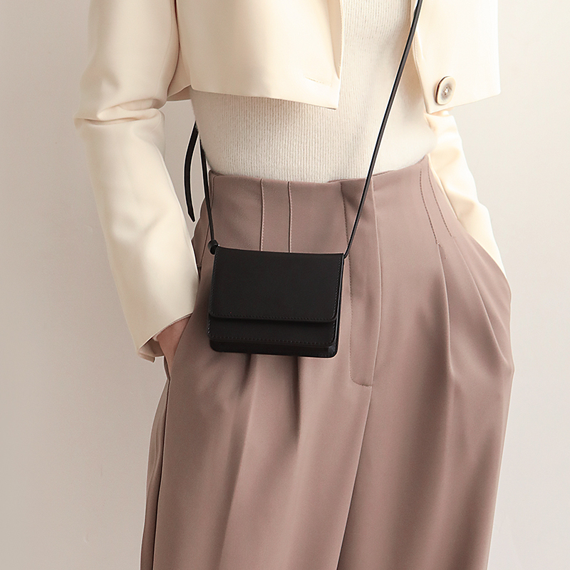 Genuine Leather Bag for Women 2026 New Model Top Layer Cowhide Lipstick Bag Small Pouch Earphone Mini Bag Retro Crossbody Bag Genuine Leather Bag for Women 2026 New Model Top Layer Cowhide Lipstick Bag Small Pouch Earphone Mini Bag Retro Crossbody Bag