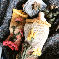 Flowers Gallery~Design Sense stereo pure hand knitted flower gloves AB version irregular