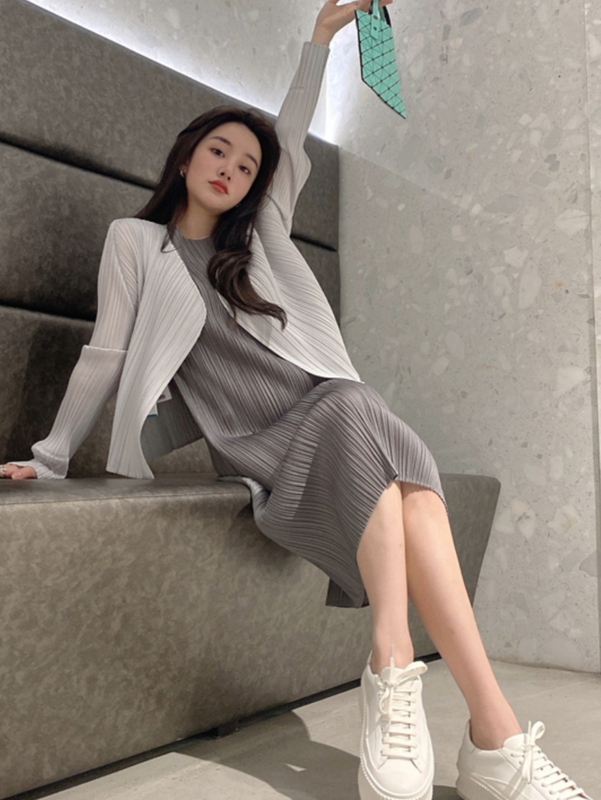 Issey Miyake/Issey Miyake Pleated Long-Sleeved Cardigan Thin Jacket + Sleeveless Vest Dress for Women