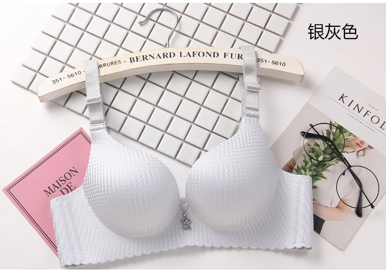 Không có vòng thép dày 9cm áo ngực nhỏ ngực siêu dày 8cm tụ tập ngực phẳng một cốc trên bộ đồ lót cô gái gợi cảm ao cup nguc