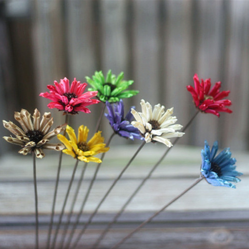 (multicolor small daisy) art small frescoed home decoration small wild chrysanthemum with dried flower bouquet of flowers inserted in a small daisy