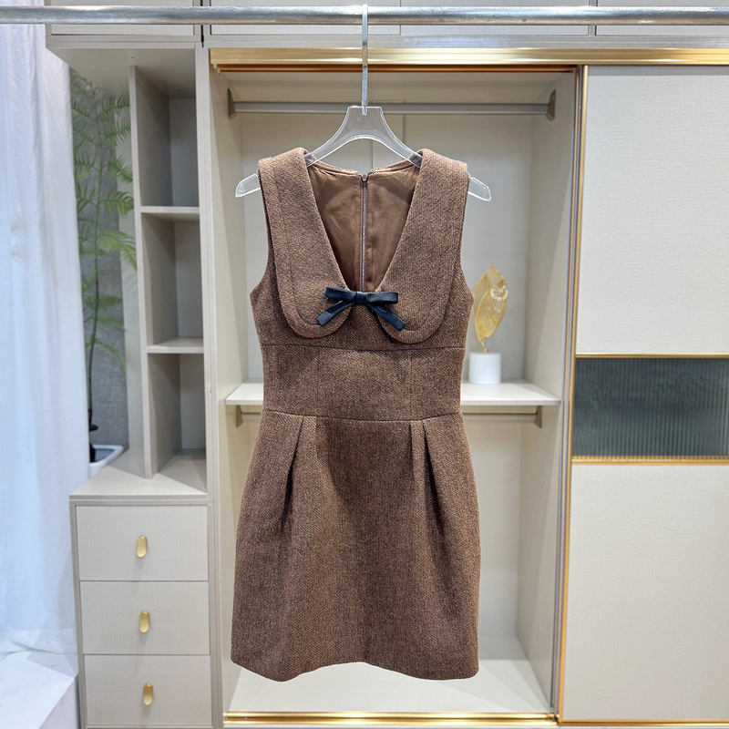 Shenzhen Nanyou Qianjinfeng Woolen Dress for Women, Autumn and Winter 2026 New Style, Doll Collar, Waist-Cinching, Slimming, High-End Feel