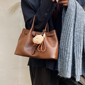 High-end hand-held bucket bag 2025 winter new style