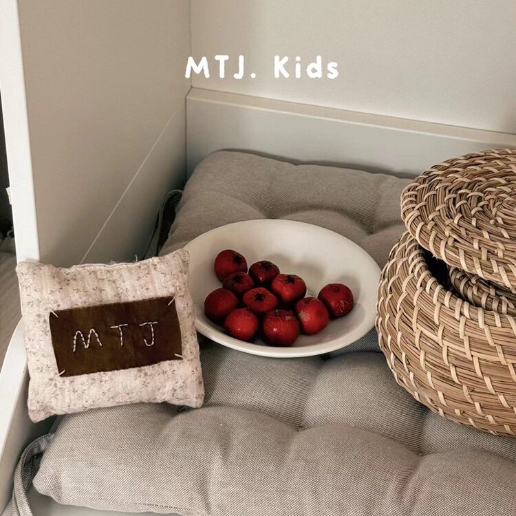 MTJ麦田季原创童装店的LOGO