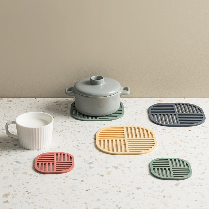 Self-designed hollow heat insulation pot mat coaster home soft silicone waterproof anti-oil anti-slip anti-scald mat table mat