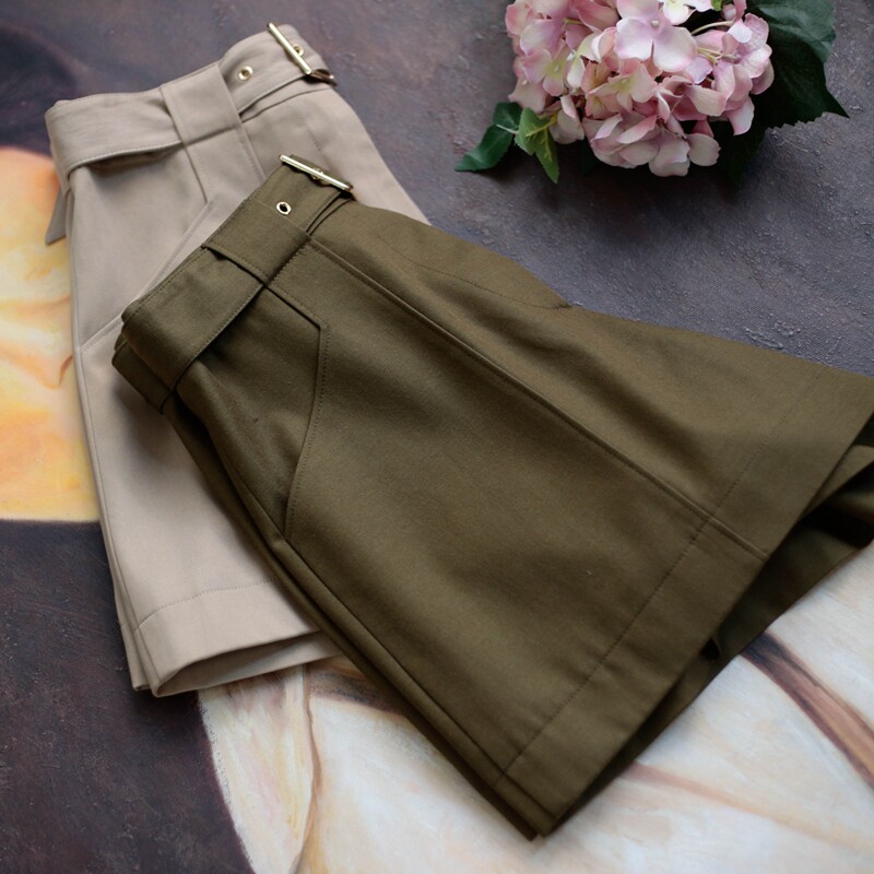 This is classic to no longer classic shorts classic 100 lap and trendy slim shorts MA018