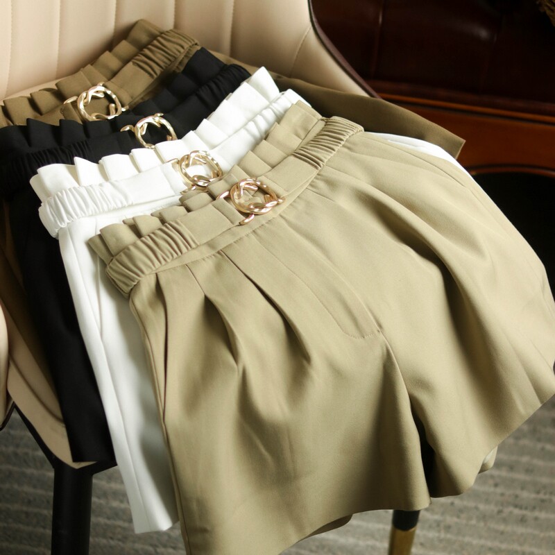 Ngoods This type of knockdown A's ~ Love is insane with a flower bud spruffle metal buckle belt with high waist and wide leg shorts MF068