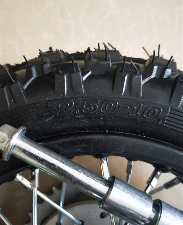 Xe mô tô việt dã tốc độ cao nhỏ Đại bàng bay nhỏ Xe địa hình lốp 2,50-10 inch với bộ phanh đĩa trước và sau lốp xe máy thồ