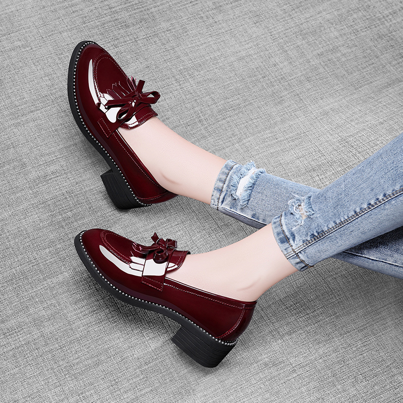 Wine red small leather shoes women English style 2021 new spring women's shoes Joker heel casual bright leather spring and autumn single