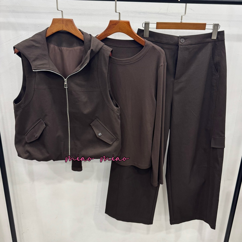 Fashionable Casual Set from the Same Mall: Stretchy Base Shirt + Hooded Vest + Work-Style Wide-Leg Pants Three-Piece Set Fashionable Casual Set from the Same Mall: Stretchy Base Shirt + Hooded Vest + Work-Style Wide-Leg Pants Three-Piece Set
