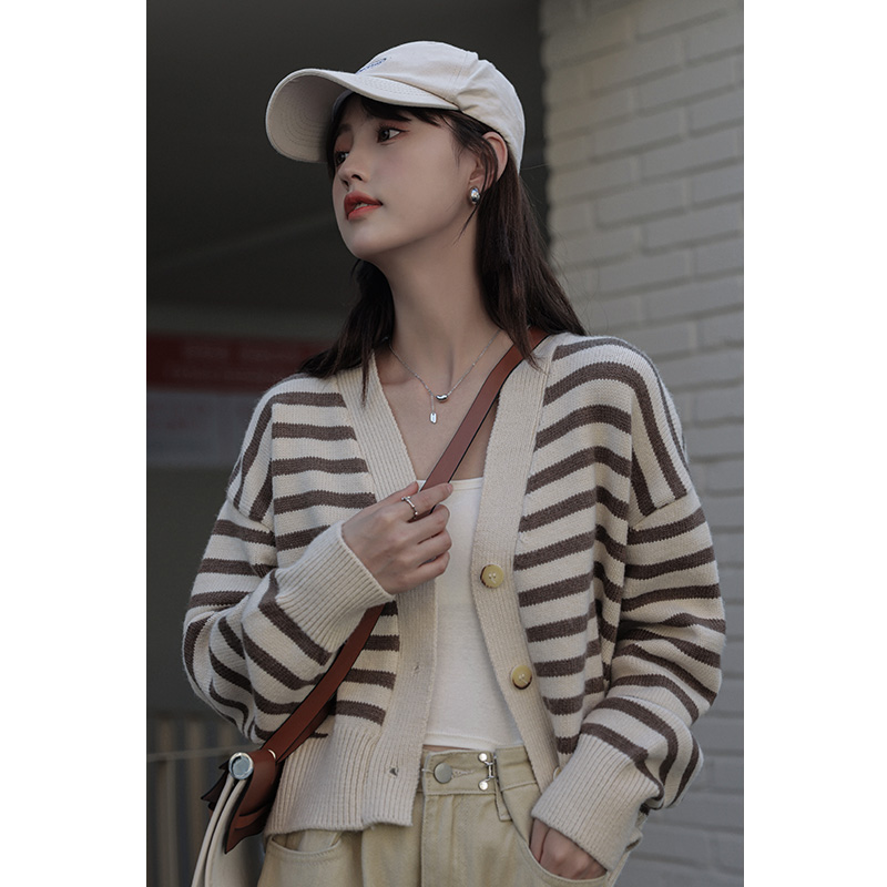 Small fragrant wind striped V-collar needlework cardigan spring blouse with lazy design feeling short version cardigan jacket sweater jacket