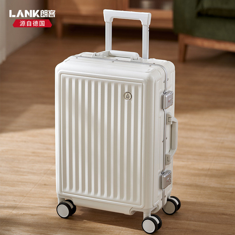 The 18 - inch girl in the German Langkang suitcase can be boarded 20 inches