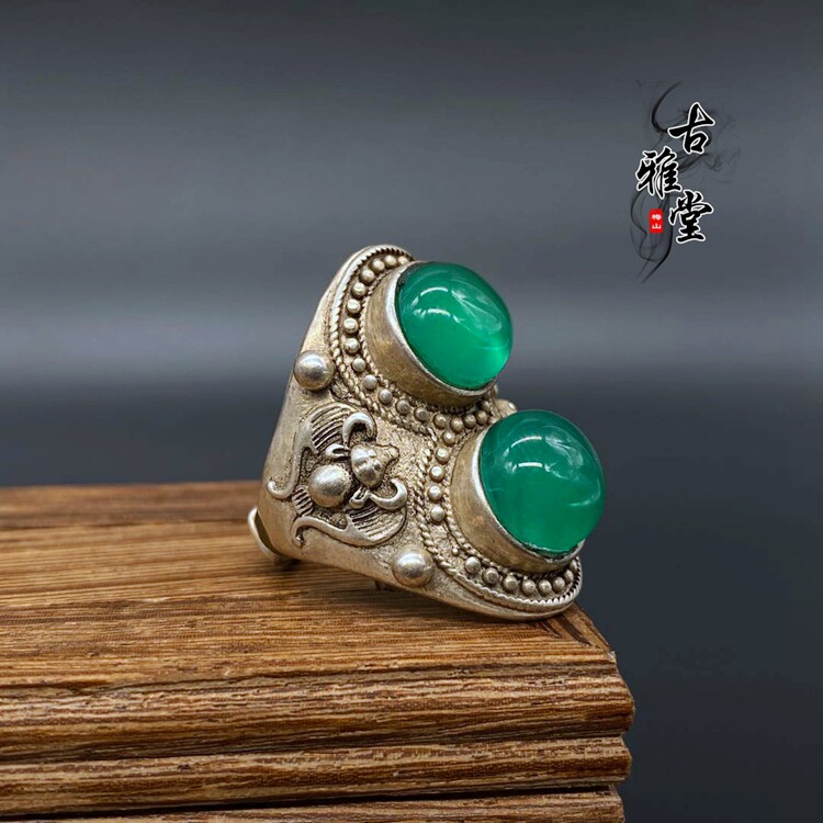 Antique ancient silver ring set with gemstone jade silver ring Miao silver lady ring Qianlong nian folk silver jewelry