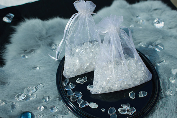 Natural crystal magnetic magnet large ice sugar magnetic field is powerful