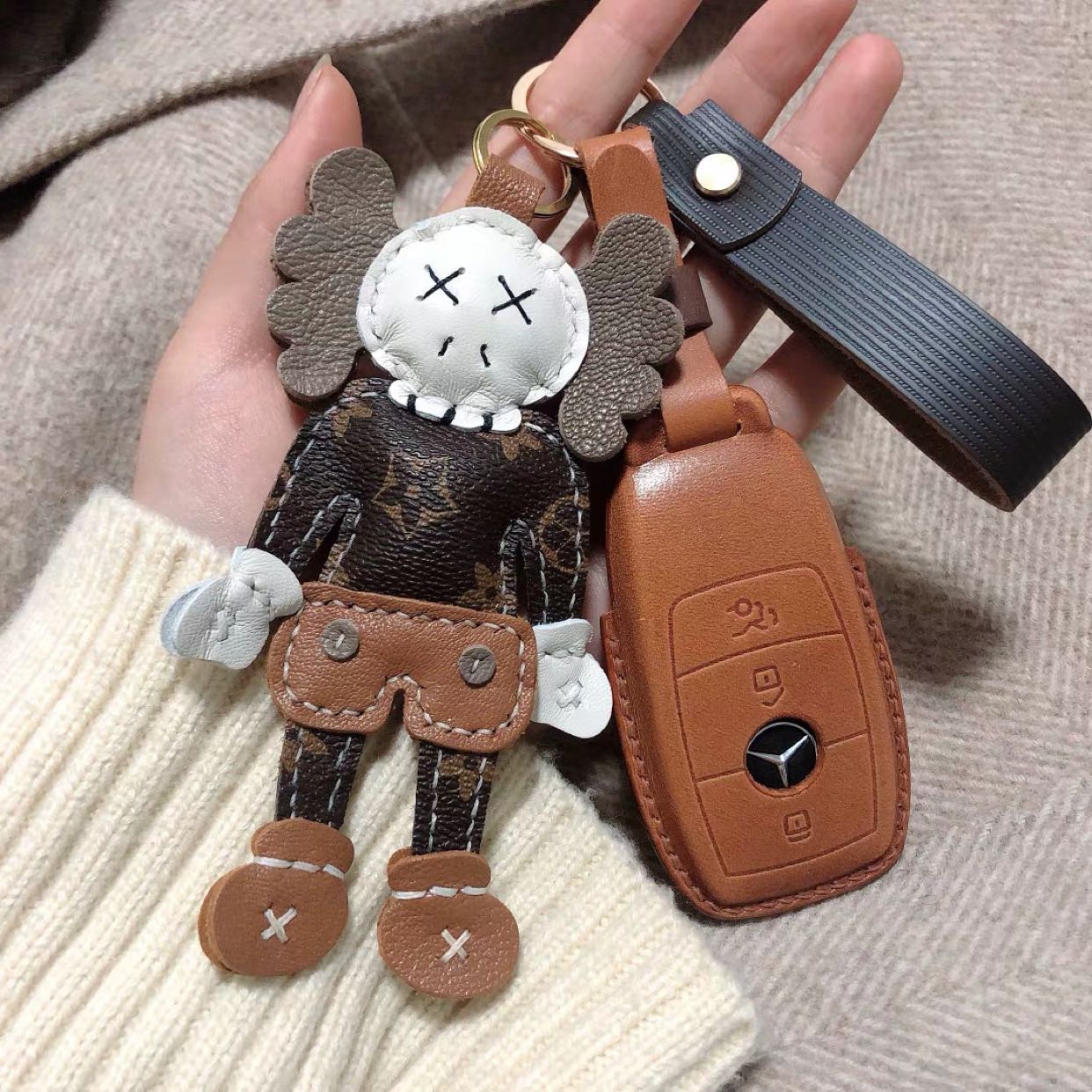 Handmade Custom Goat Leather Kaws Paparazzi Hanging Accessories Car Key Buttoned Pendant Bag Hanging to send male and female friends Gift personality