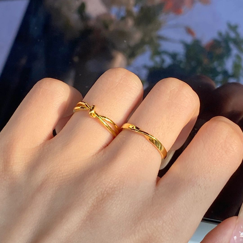 Simple and Stylish Gold-Colored Plain Ring, Light Luxury Women's Style, Versatile for Workplace and Commuting, Elegant and Understated, Vintage and Rustic Ring Simple and Stylish Gold-Colored Plain Ring, Light Luxury Women's Style, Versatile for Workplace and Commuting, Elegant and Understated, Vintage and Rustic Ring