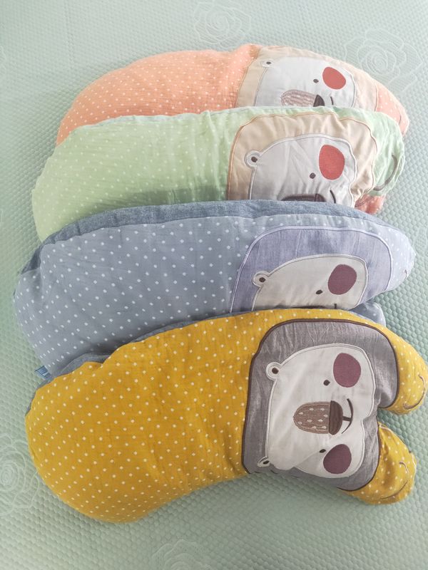 Beixiang's New Cartoon Gauze-Shaped Pillow, Crescent-Shaped Little Lion and Little Paw Pillow, with Millet Shell and Pure Cotton Cover, Washable