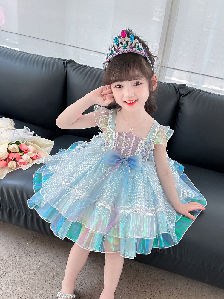 5岁女宝夏日变身真人版美人鱼公主裙惊艳出街