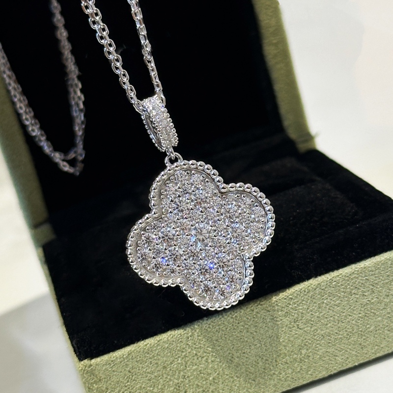 Lucky Full Diamond Large Four-Leaf Clover Necklace Sunflower Full-Body 925 Sterling Silver Long Sweater Chain Meticulously Crafted for Women Lucky Full Diamond Large Four-Leaf Clover Necklace Sunflower Full-Body 925 Sterling Silver Long Sweater Chain Meticulously Crafted for Women