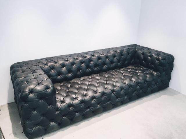 PARABELLUM CHESTERFIELD SOFA Chesterfield bison leather sofa
