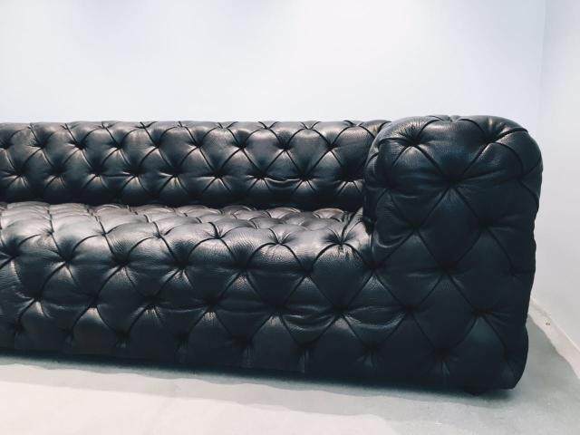 PARABELLUM CHESTERFIELD SOFA Chesterfield bison leather sofa