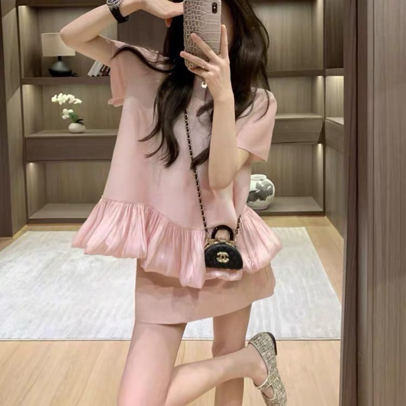 Summer Pleated Short-Sleeved Top Maternity Suit, Loose and Age-Reducing Belly-Supporting Short Skirt, Pink Hip-Hugging Straight Skirt Two-Piece Set