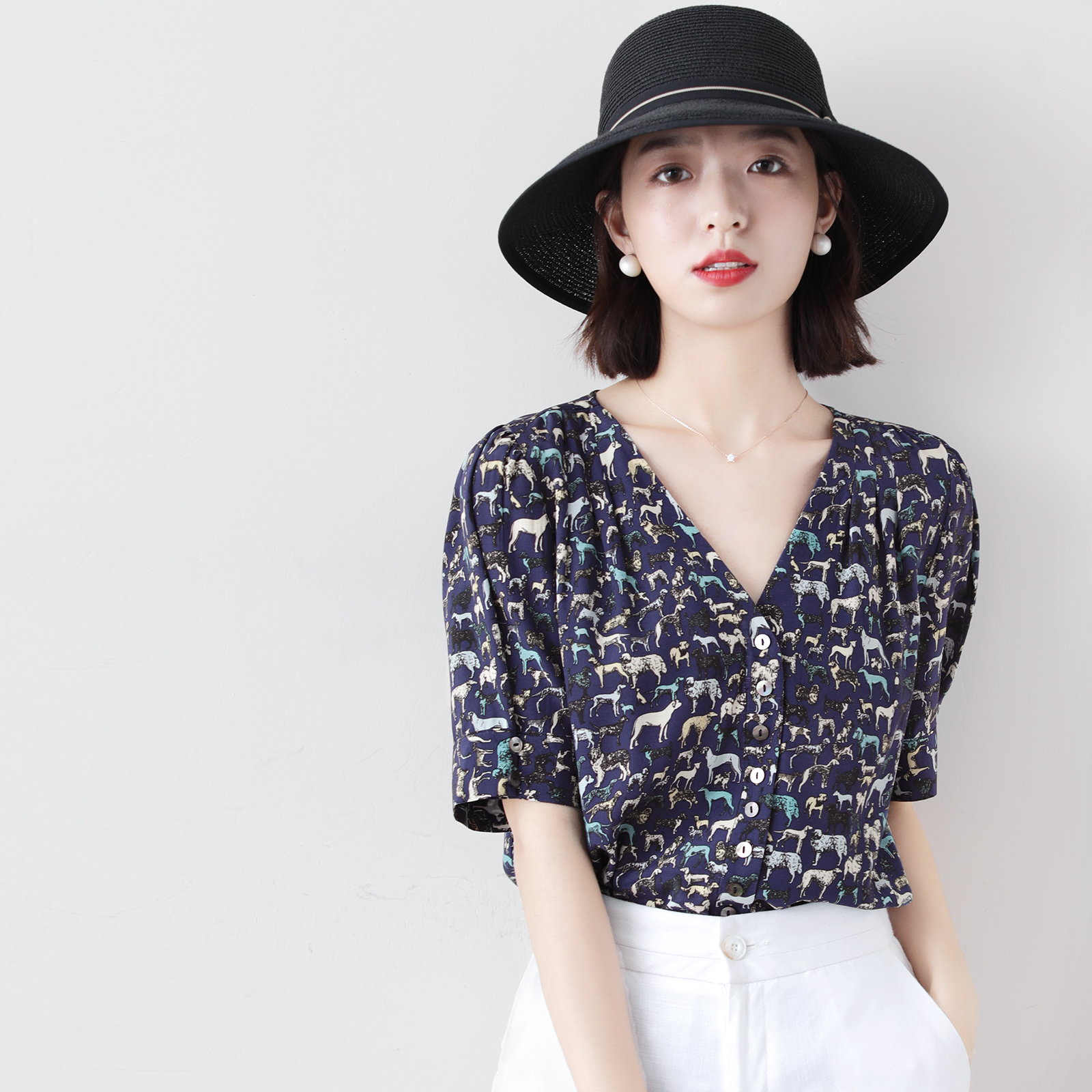 Playful and foreign-style Distinctive Trendy Cavity Temperament Animal Printed Human Silk Short Sleeve V Collar Shirt