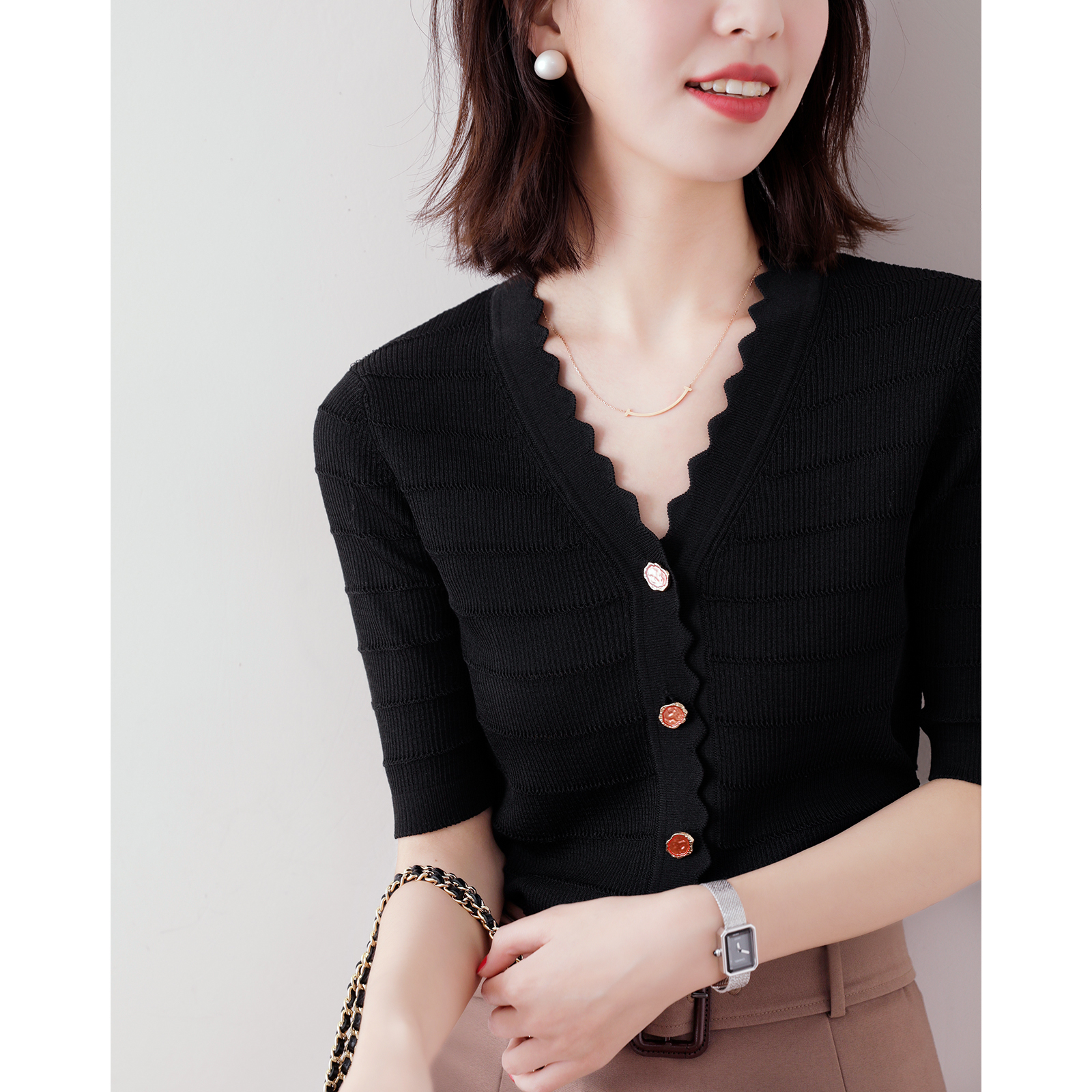 Aesthetic and elegant lace V-neck single-breasted solid color short-sleeved sweater Spring New