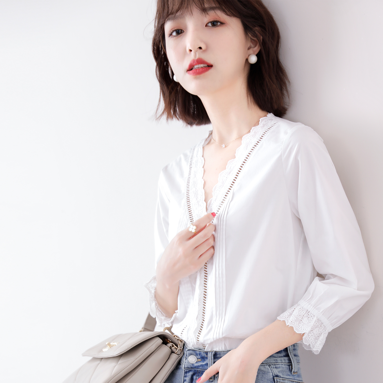 Through Fairy Air Beauty Wheel Beauty is very gentle hollowed-out lace florian lace pure cotton white shirt