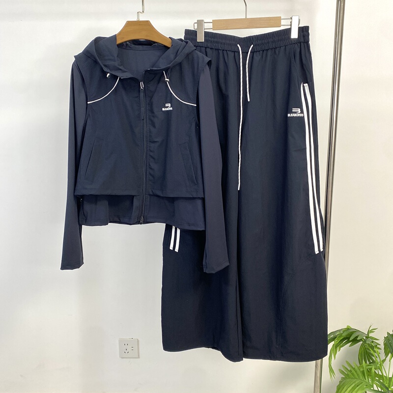 2026 Autumn New Fashion Slimming Fake Two-Piece Hooded Patchwork Top + Wide-Leg Pants Two-Piece Set for Women 26105 2026 Autumn New Fashion Slimming Fake Two-Piece Hooded Patchwork Top + Wide-Leg Pants Two-Piece Set for Women 26105