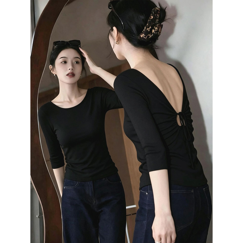 Hot Girl Outfit: Black Mid-Sleeve T-Shirt for Women, Autumn Slim-Fit Knit Base Shirt with a Stylish Hollow-Out Backless Design