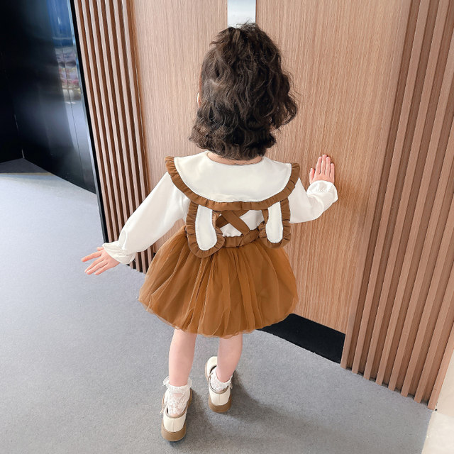 Girls spring and autumn small fragrant flower suspender skirt two-piece set 2023 new baby girl rabbit ears lace collar suit