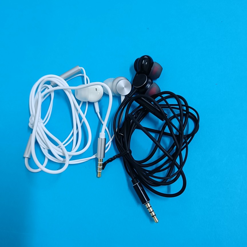 Headphones with high quality phone round hole in the ear 3 5mm overweight bass all national K song dedicated to chicken belt and wheat