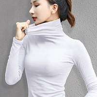 Один из них высокий воротник с тенистым белым