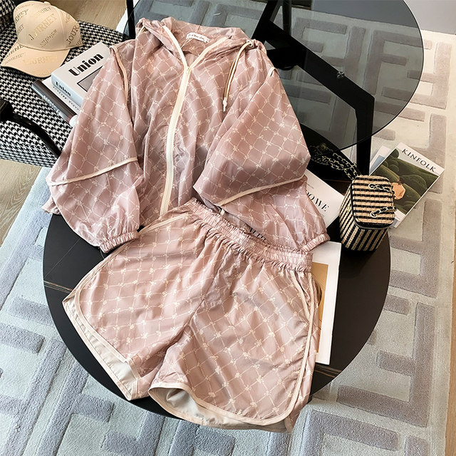 Sunscreen sports suit women's summer 2022 new loose thin section fashion age-reducing casual shorts two-piece suit