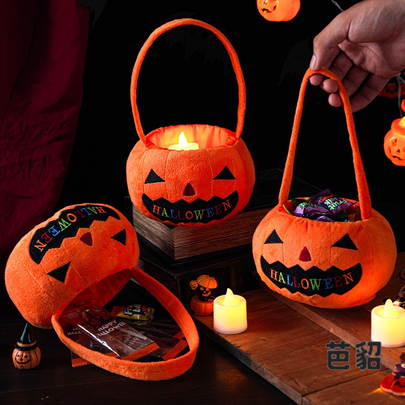 Halloween pumpkin lanterns, candy bags, props, lanterns, children's hand-held trick-or-treat bags, small gift decorations, light-up baskets