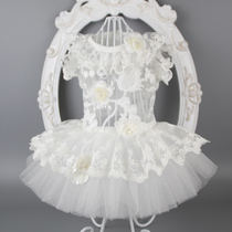 Private PET hand-made hollow three-dimensional flower Pet dog yarn skirt Cat and dog wedding gift Pet clothes thin pet wedding dress