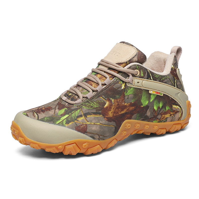 Outdoor hiking shoes men's spring and autumn new lightweight breathable hiking shoes women's broken size waterproof non-slip sports hiking shoes