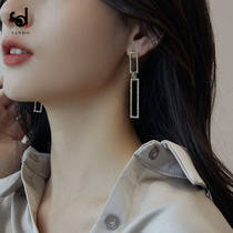Long-style ear pendant round face Lean Ears COOL WIND KOREA TEMPERAMENT NET RED EARRINGS EARRINGS 2020 NEW WAVE