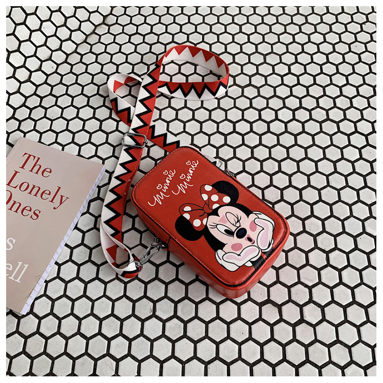Vertical RedDonald Duck Inclined shoulder bag lovely Mickey girl Put the phone Small bag Wide shoulder strap Vertical section student Lipstick Small square bag