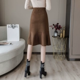 Кофейная шерстяная длинная демисезонная приталенная модная юбка, с акцентом на бедрах