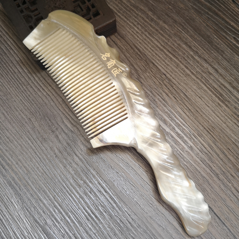 Famous Corner Artisan Boutique Old White Water Buffalo Horn Comb Round Shank Large Comb Bone Silk Texture Clear Massage Comb