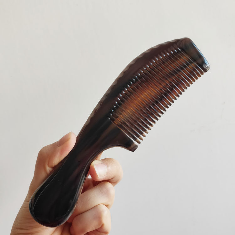 White buffalo horn comb large round handle fine teeth blood silk texture can be natural scraping board