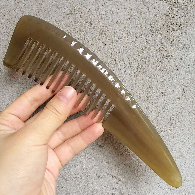White buffalo horn comb round tooth wide tooth curly hair massage comb natural anti-static comb is better than black buffalo horn yellow horn