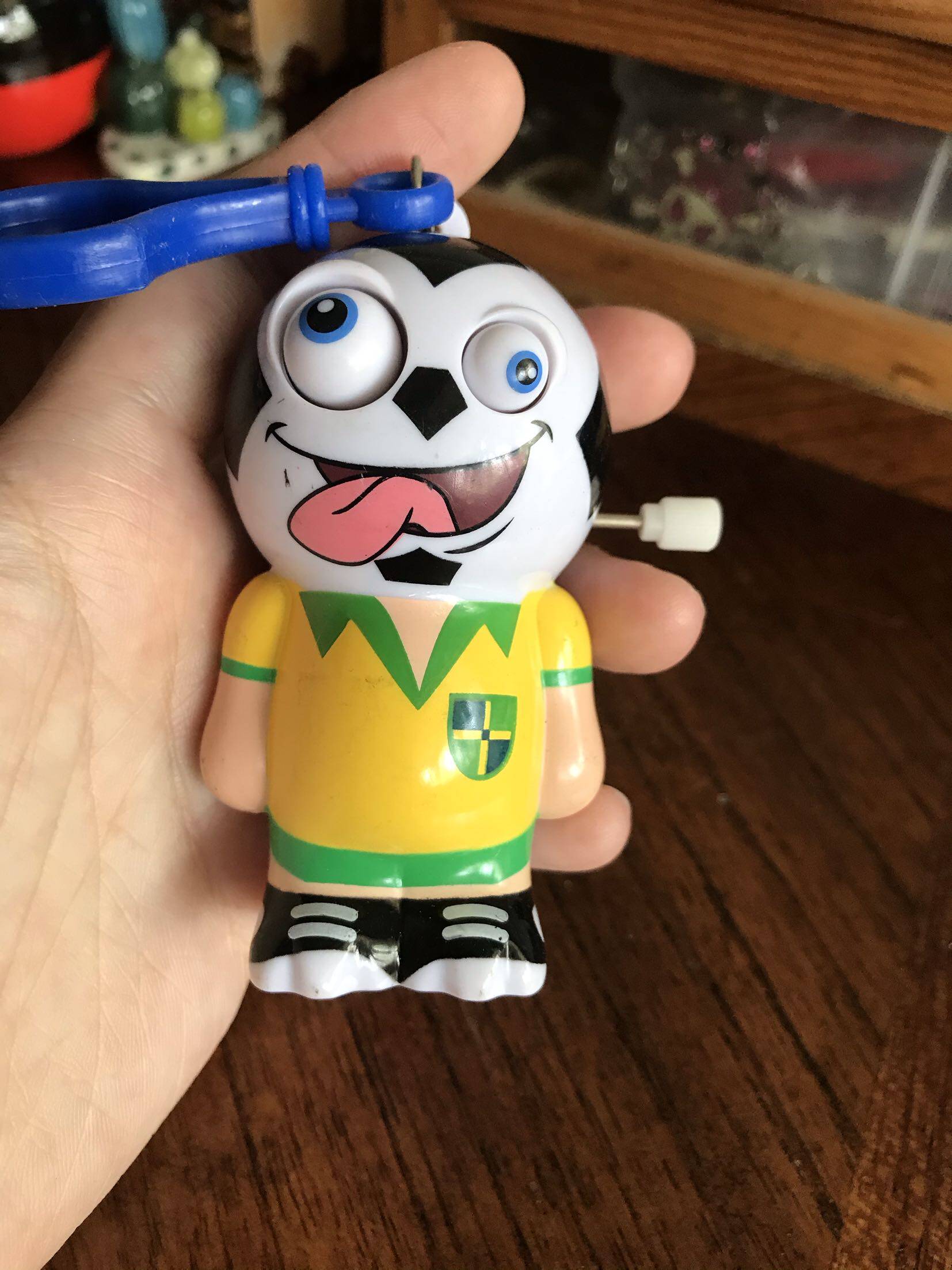 Outlet Old Goods Cute Little Football Upper Clockwork Transfer Eyes Sugar Box Kit Creative Doll Pendant (2)